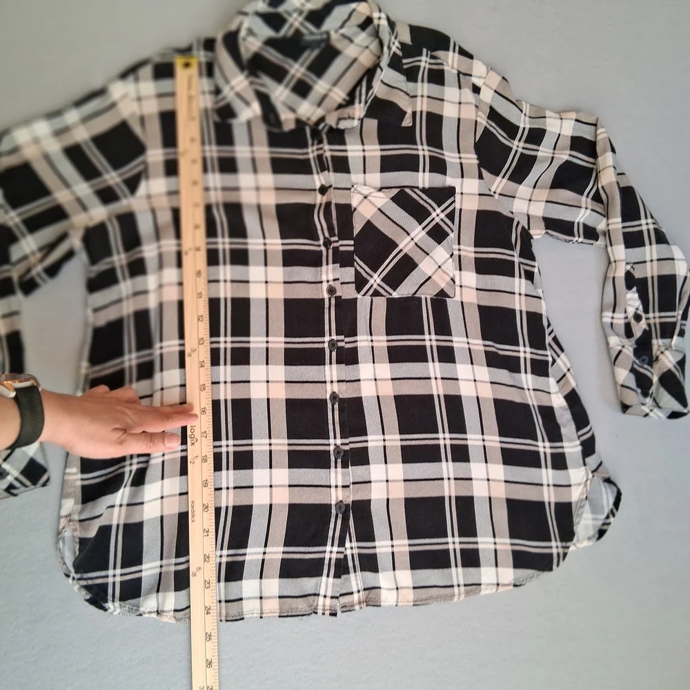 TORRID SIZE 00 Black & Cream Plaid Button-Front Shirt - Picture 2 of 7
